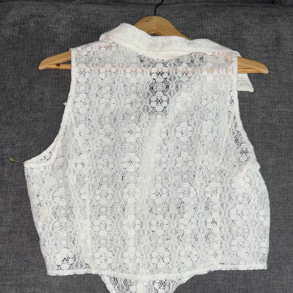 Iris Los Angeles White Lace Sleeveless Top - Picture 3 of 7
